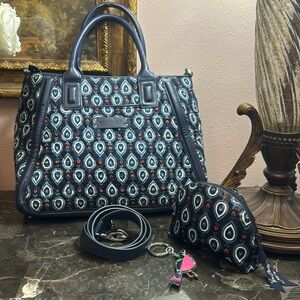 Vera Bradley EUC Crossbody in Navy Faux Leather Trim includes Free Gift